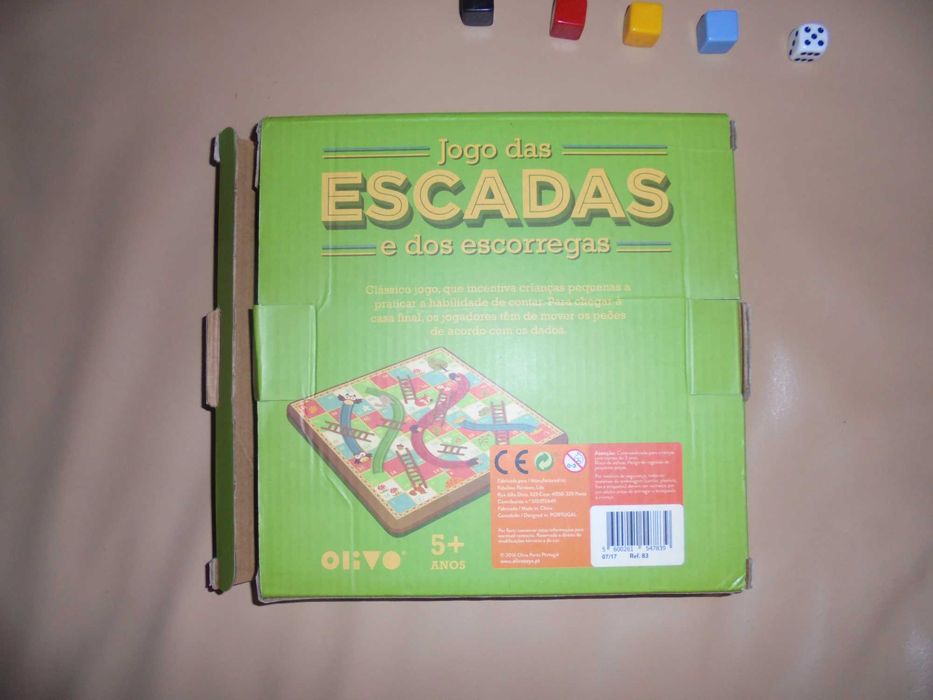 jogo das escadas e dos escorregas para criança