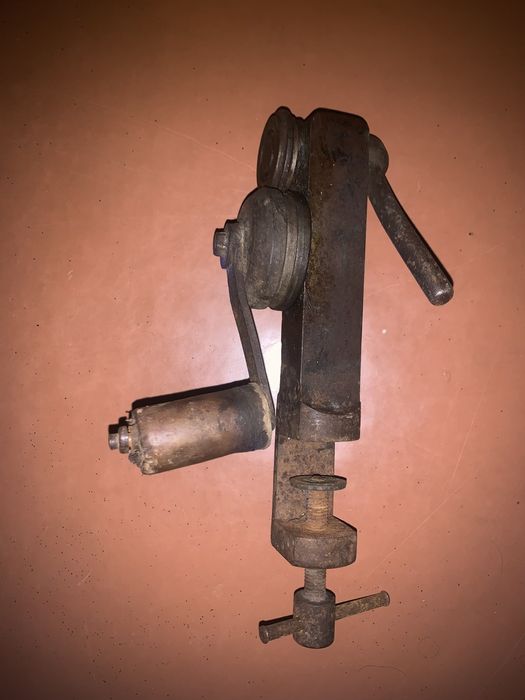 Рарететная машинка для выравнивания крышек