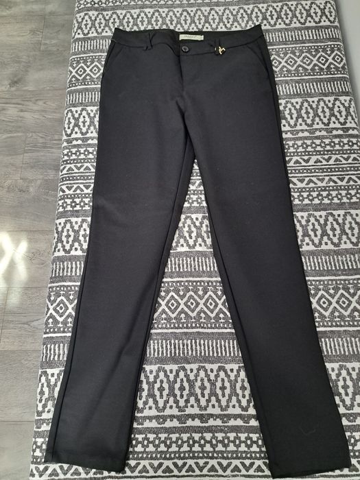 Spodnie czarne wyjściowe.