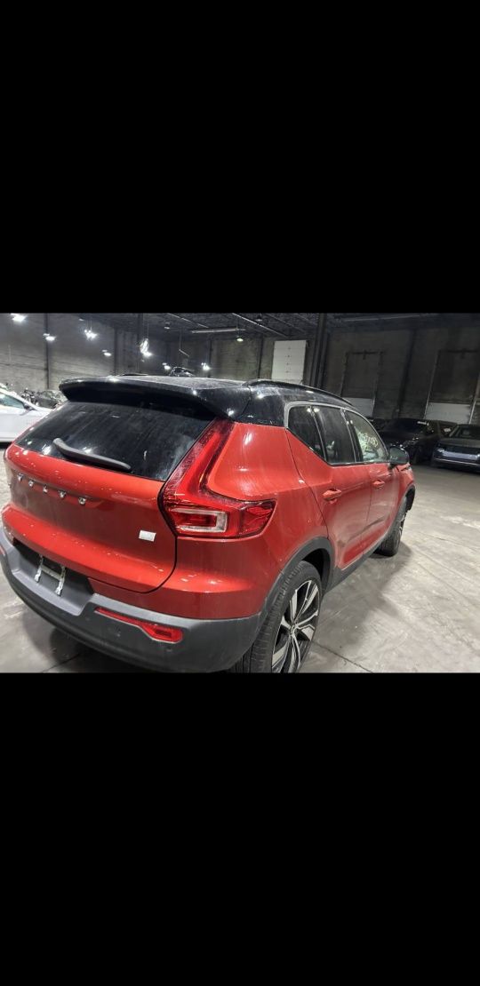 Volvo xc 40 повноприводна AWD P8