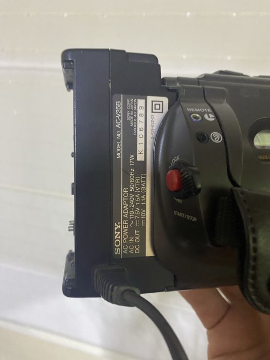 Видеокамера Sony CCD-FX270E