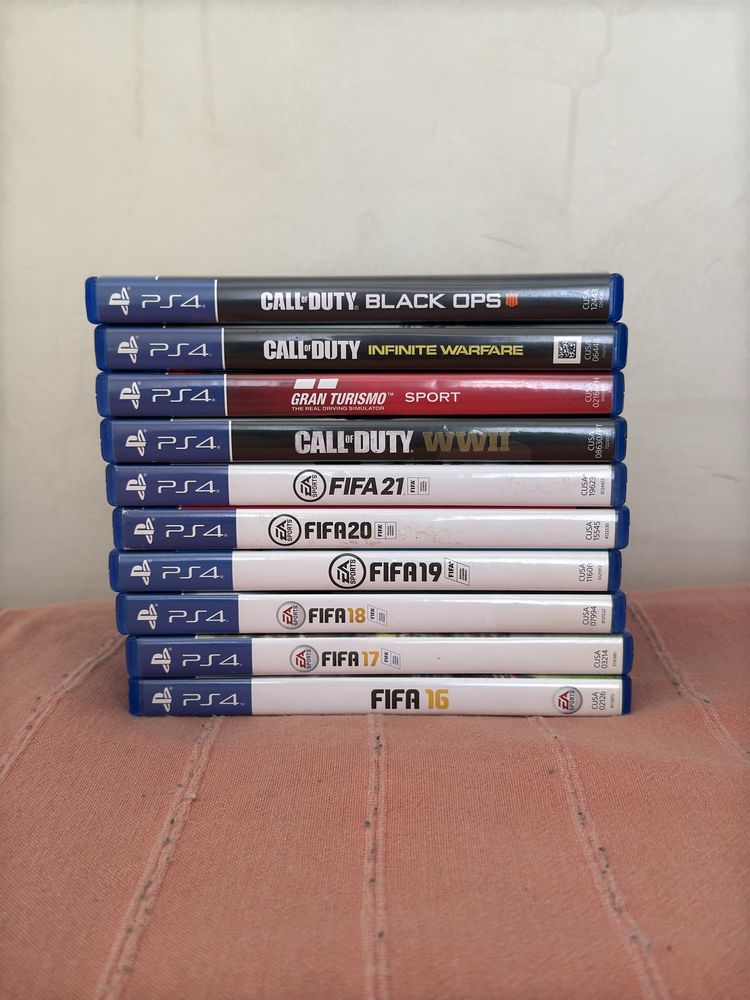 Playstation 4 com 1tb + 10 jogos +2 comandos + cabos