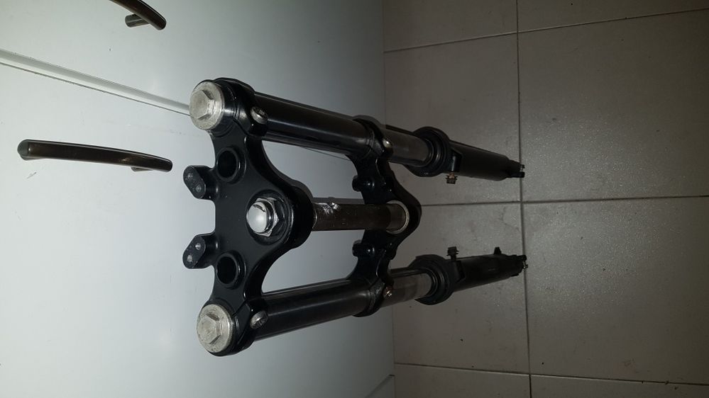 Suspensão triumph bonnevile t100