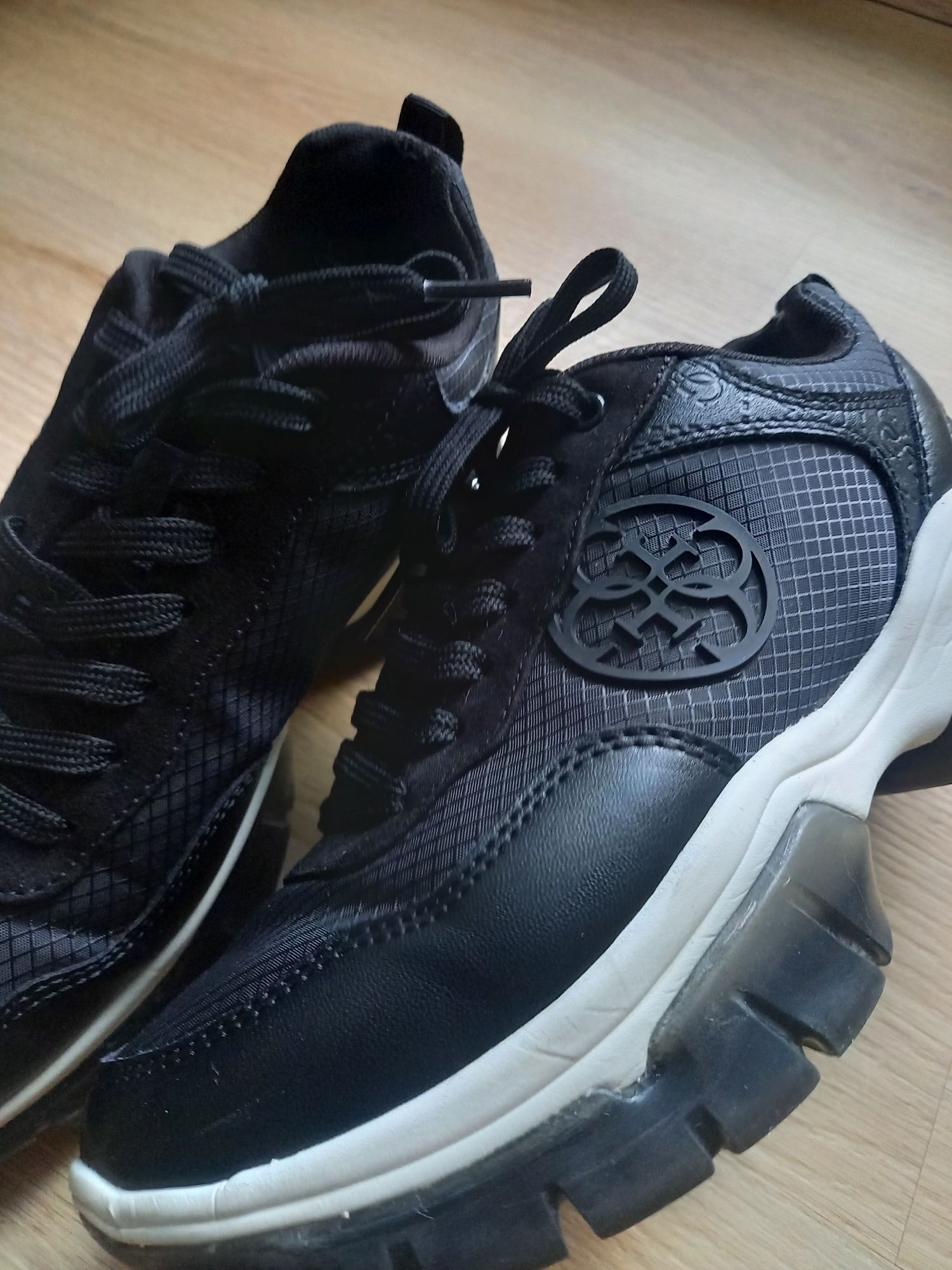 Orginalne buty Guess sneakersy adidasy 36