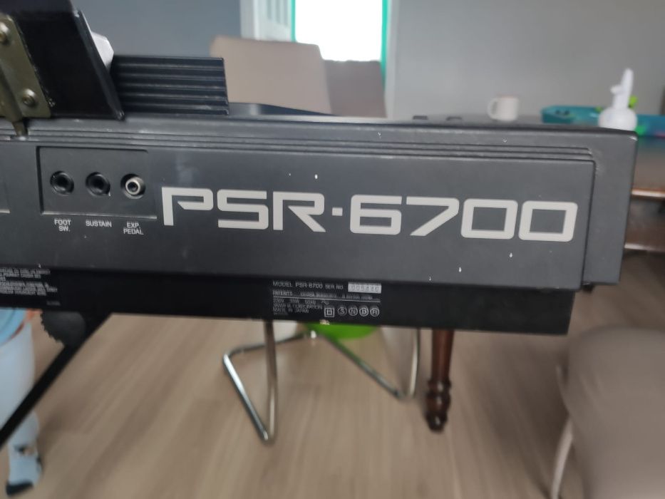 Klawisz. Sentyzator, Yamaha PSR 6700