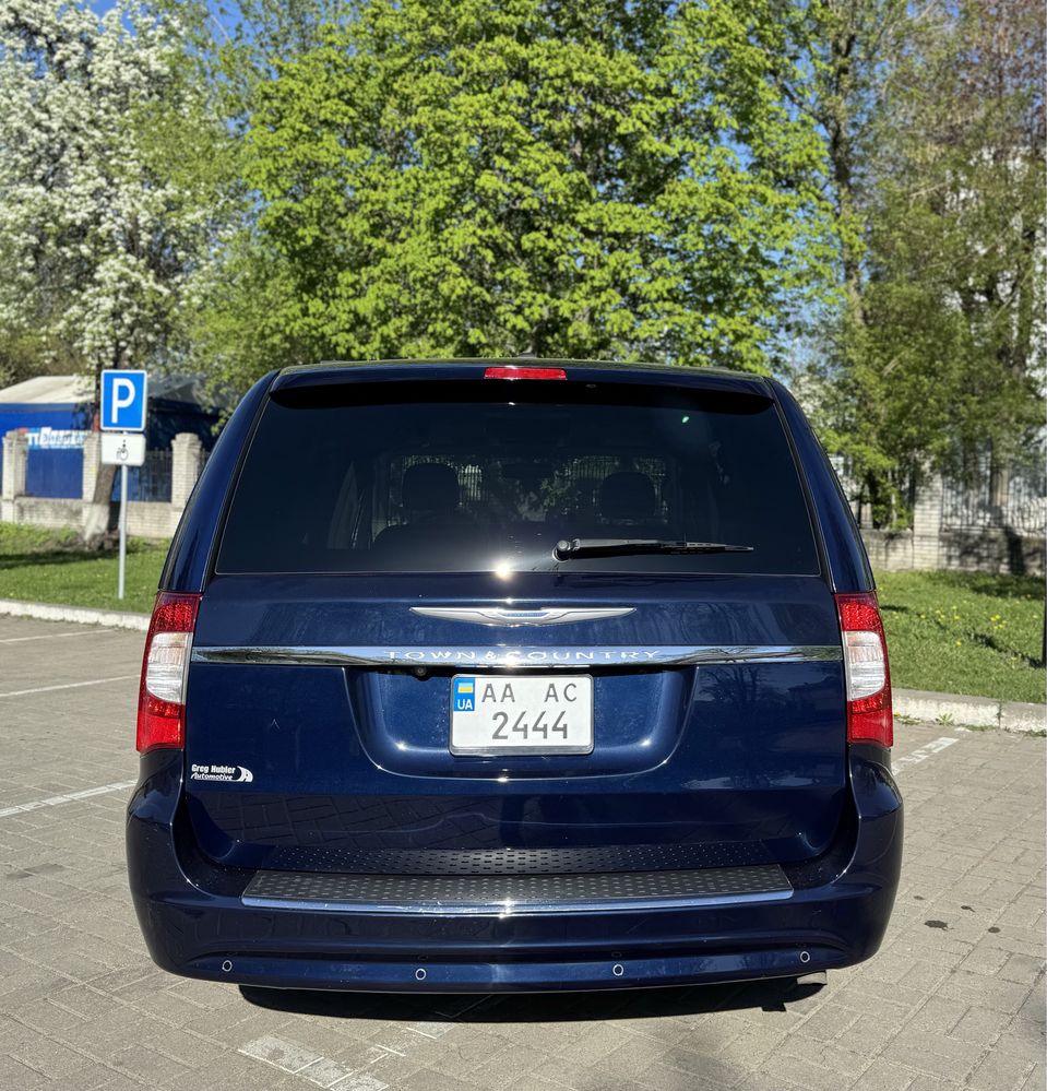 Продам авто Chrysler Town&Country Touring L Anniversary Edition 2015