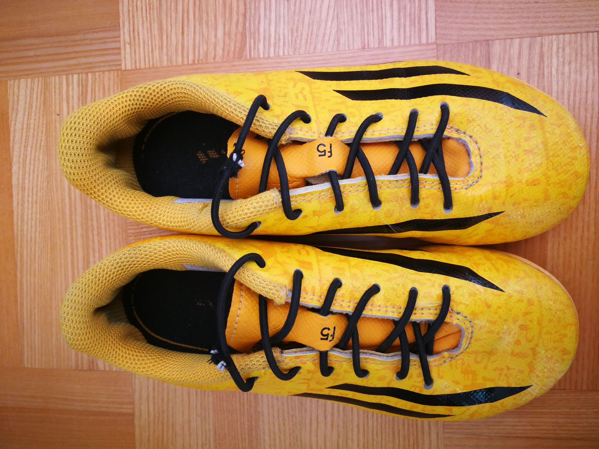 Buty sportowe piłkarskie dziecięce halówki Adidas F5 Messi rozm. 30