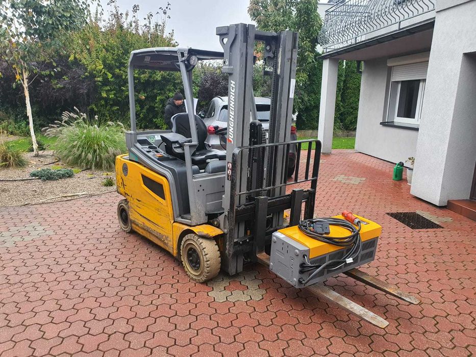 Wózek widłowy używany elektryczny Jungheinrich EFG316 TRIPLEX 2019