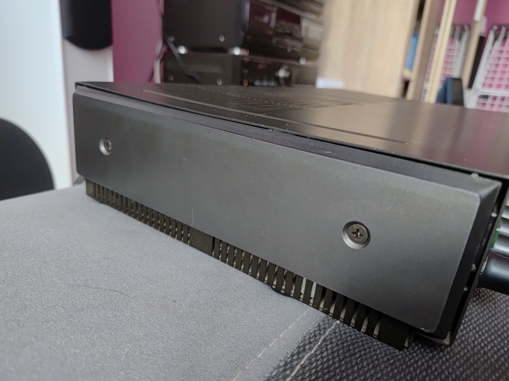 NAD 7125 Amplituner