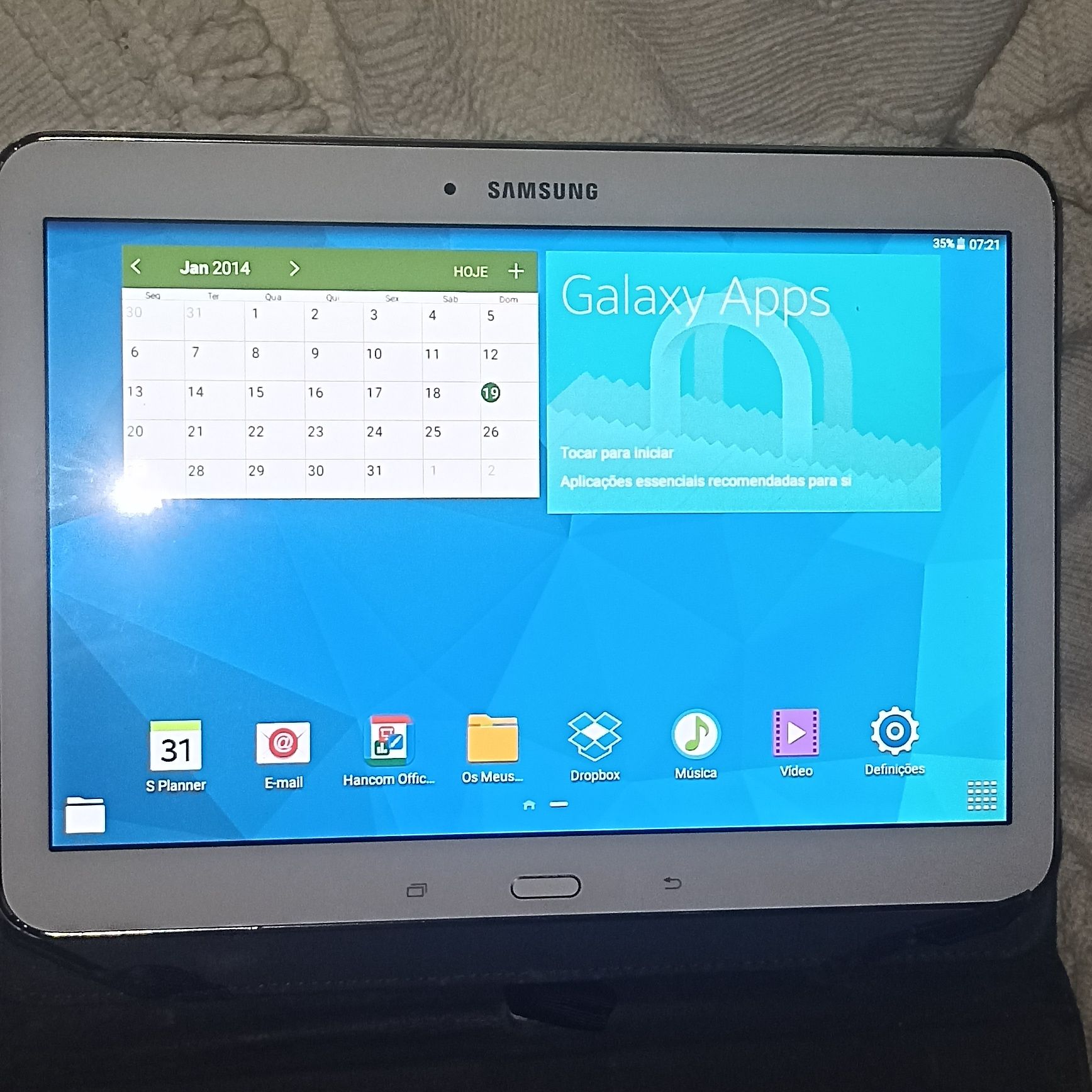 Samsung Galaxy Tab 4 com capa protetora