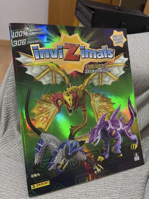 Caderneta Invizimals Evolution Stricker Album