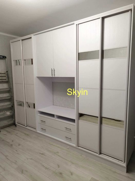 Шафи купе із секцією для телевізора по розмірам