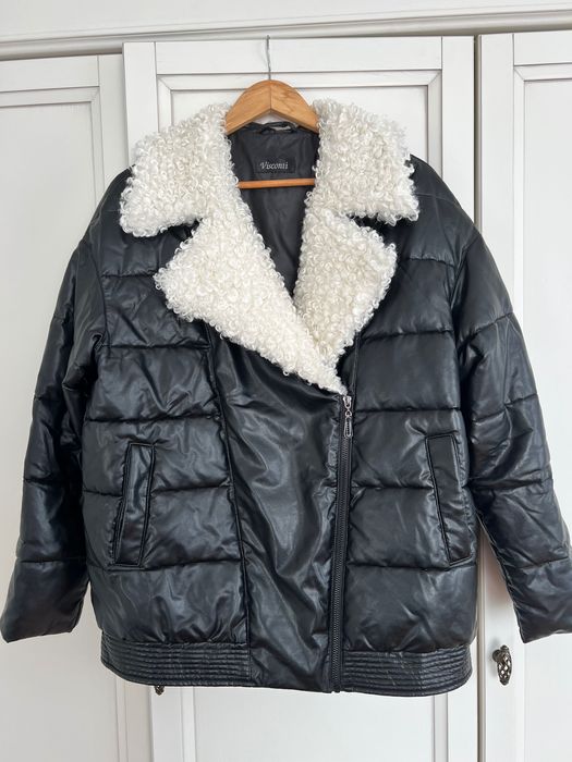 Стильна куртка з екошкіри з білим коміром Розмір -48