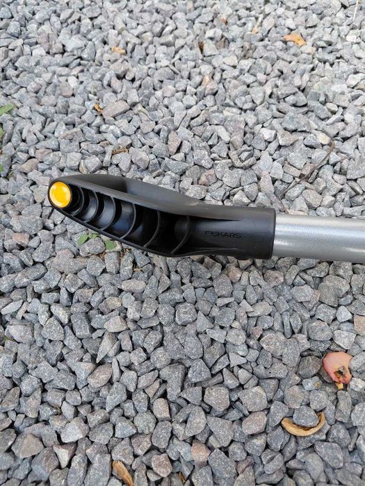 Лопата Fiskars Ergonomic пряма