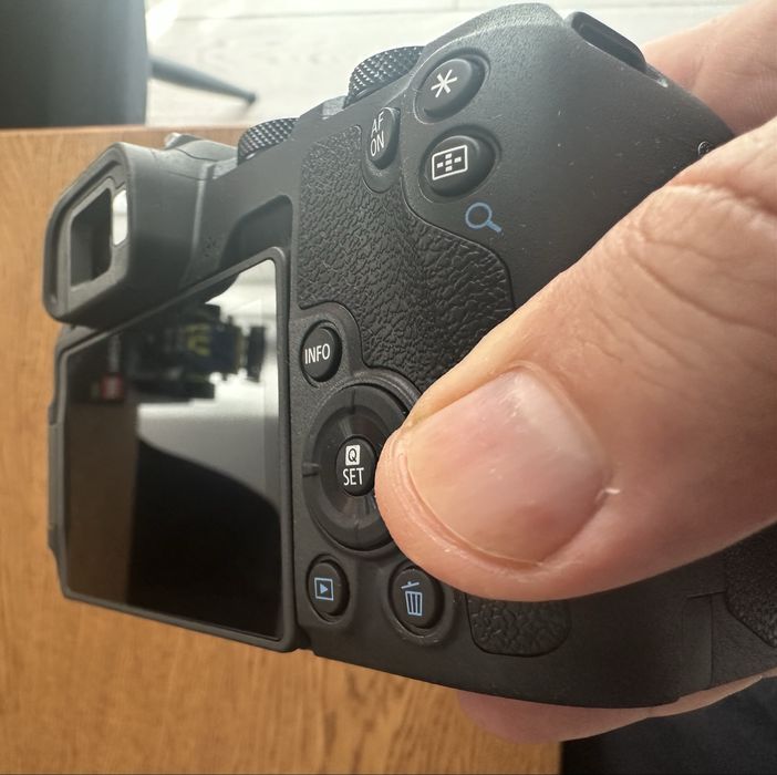 Canon Eos RP body + Canon RF 24-50mm