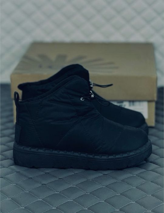 Женские зимние черные термо дутики Ugg