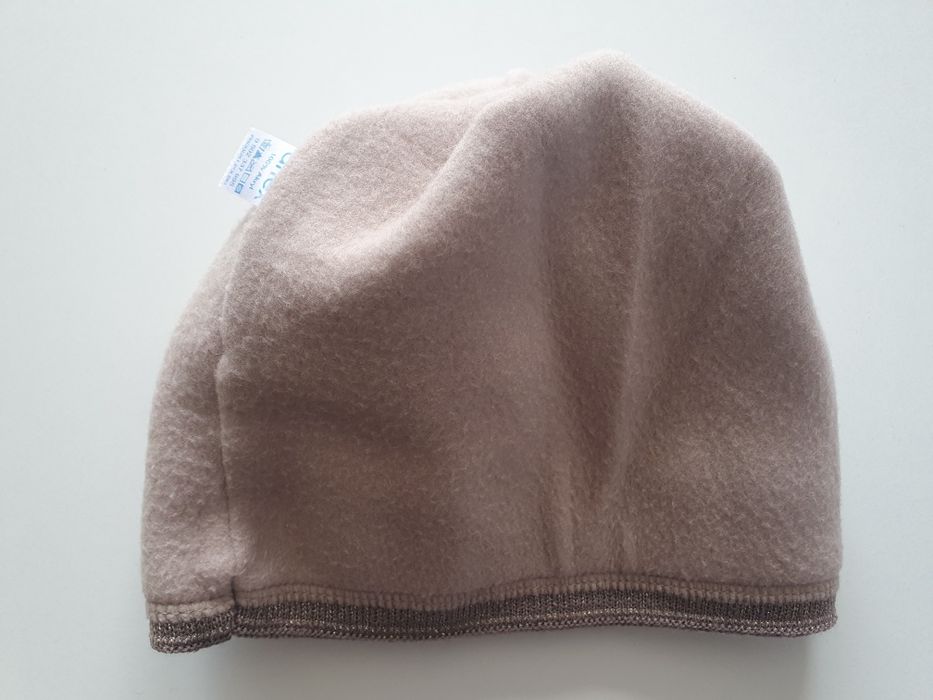 Czapka beanie beżowa z metalicznym połyskiem ocieplana idealna na chło