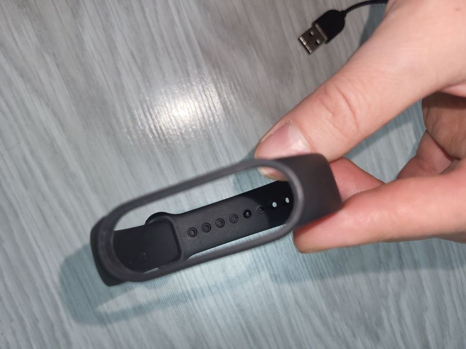 Зарядний пристрій, ремінець на Mi band 4
