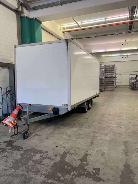 Reboque fechado 3500kg