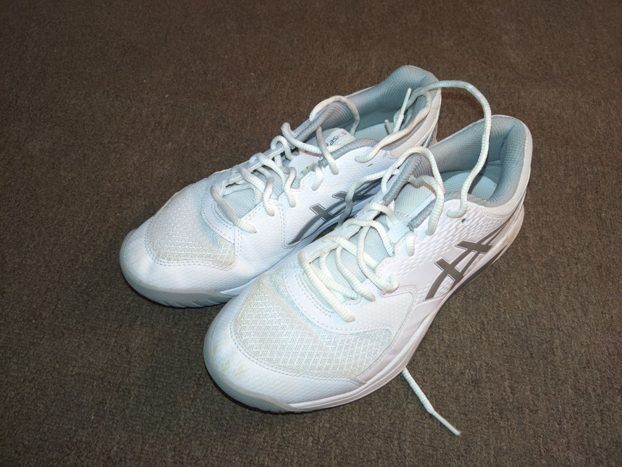 Кроссовки кросівки білі  волейбольные asics  beyond nike
размер разны