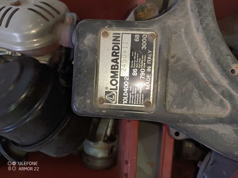 tractor FERRARI T93 com motor  para ser reconstruído