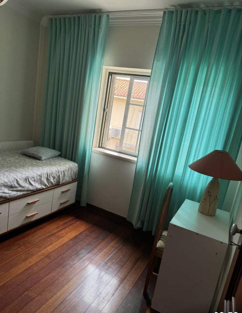 Quarto “Estudio”Partilhado em Moradia na Parede