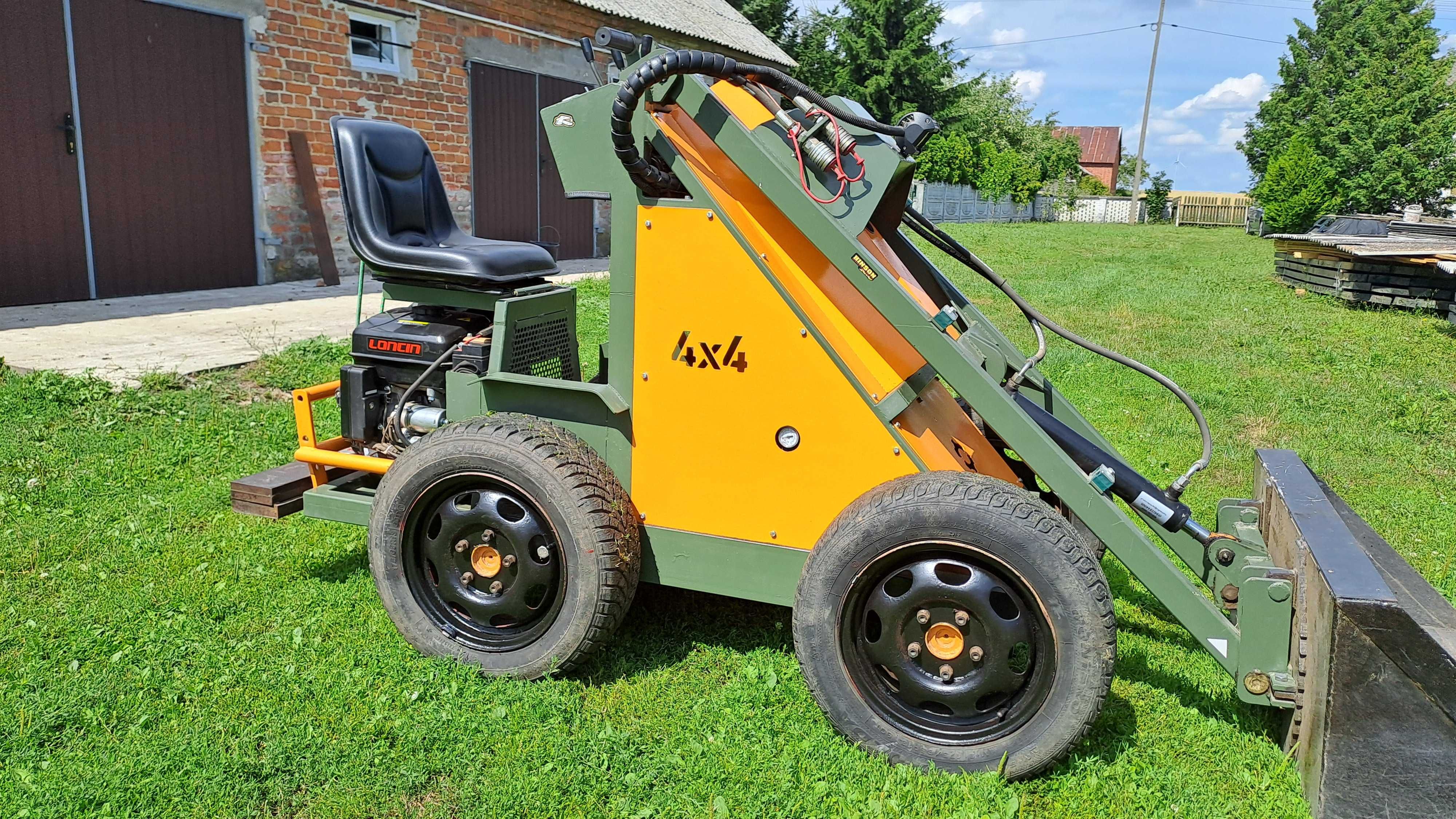 Miniładowarka kołowa 4x4 Skid Steer - Ładowarka Tur Ładowacz