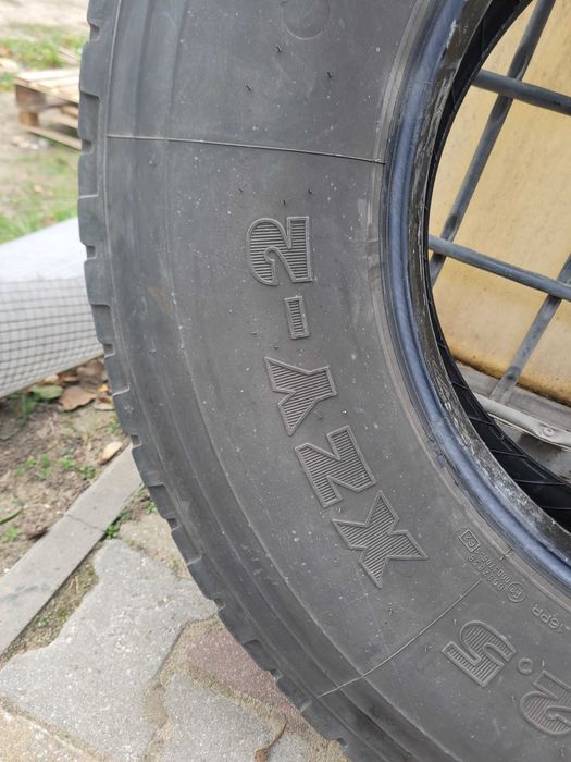 Opony 12 R22,5 MICHELIN 2 x przód , 4 x tył