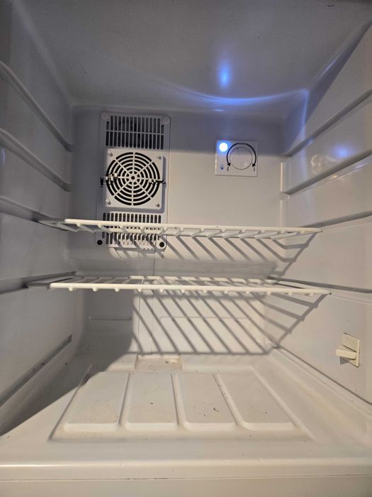 Chłodziarka barowa nawiewowa .42 cm x 50 cm.Oświetlona.Gwar.