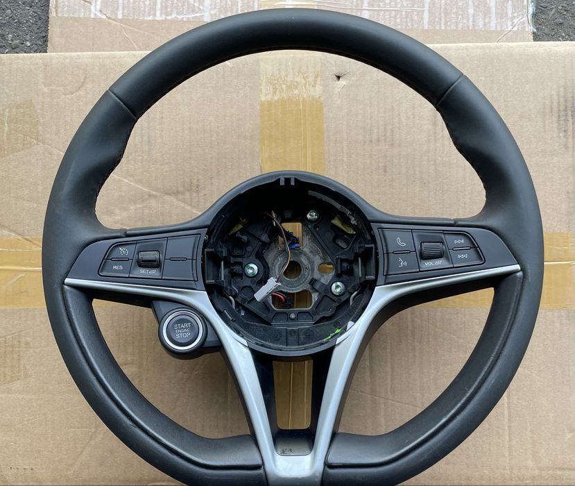 Alfa romeo giulia stelvio kierownica multifunkcja oryginał idealna