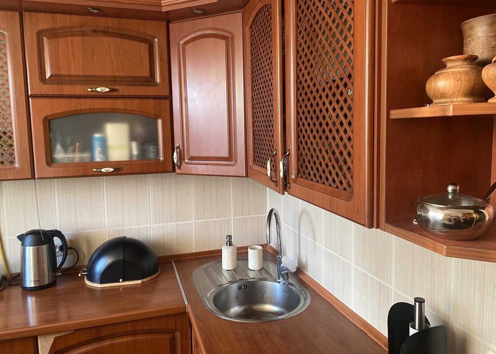 Продається 2-кімнатна квартиру з ремонтом на Дубово!