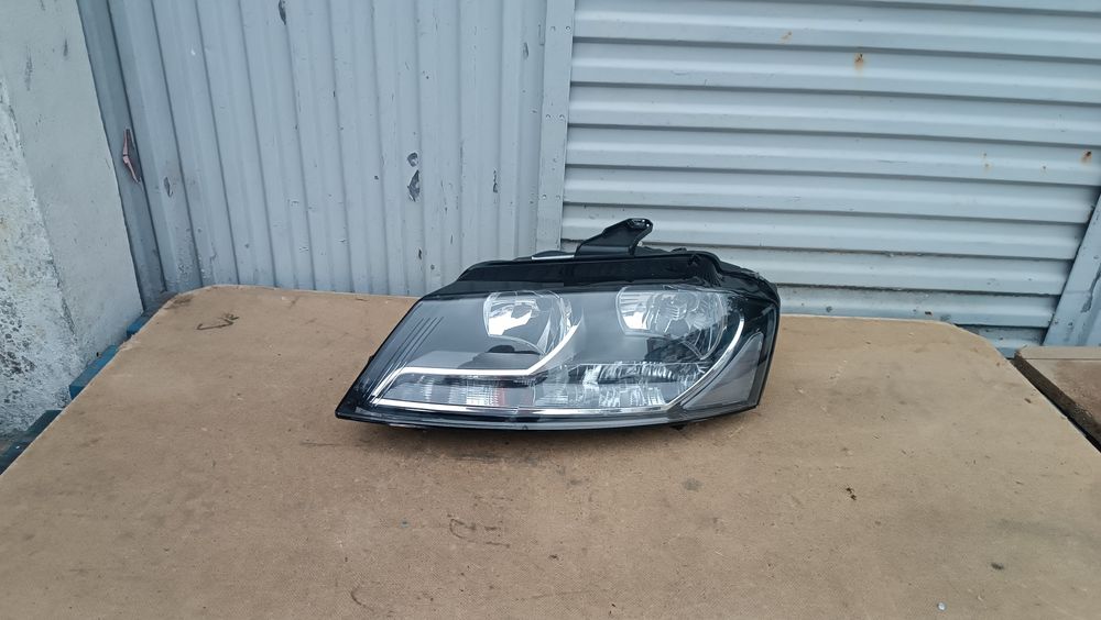 Vendo farol esquerdo de Audi A3 8P ano 2003