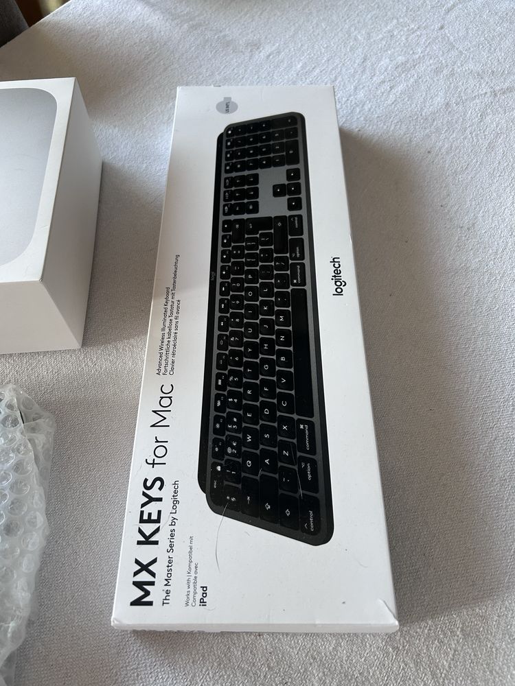 Apple Mac Mini + klawiatura + stojak