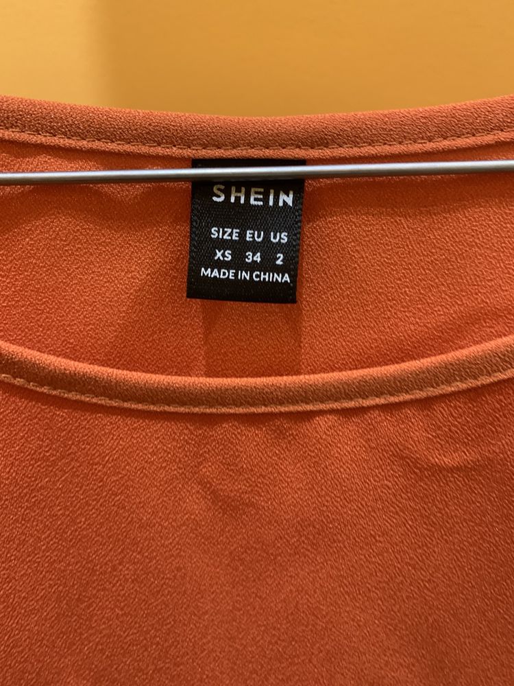 Vestido “Shein” laranja mangas cavadas, e folhos nas mangas XS/34 novo