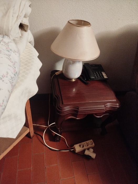 Mesinhas de canto da sala mais cinzeiro de pé