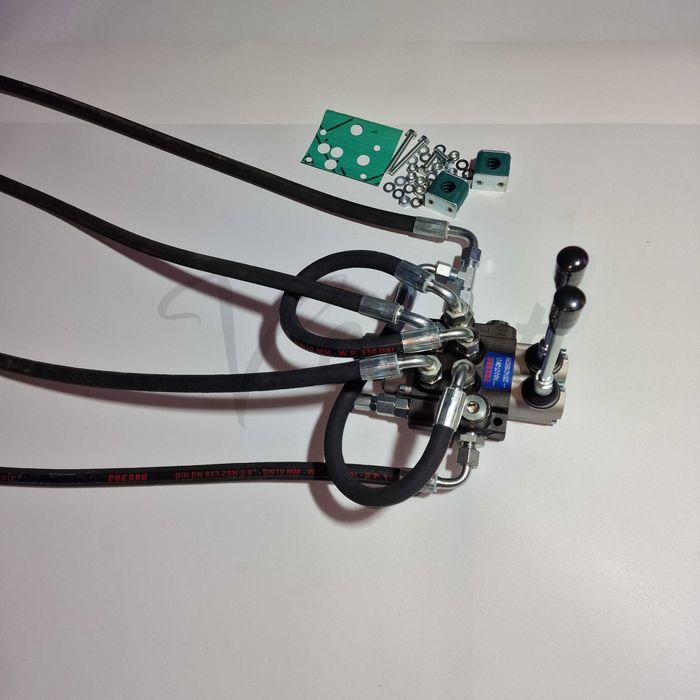 Rozdzielacz 2 Sekcyjny Ursus C-330 Zewnętrzny Hydrauliczny Do Wywrotu