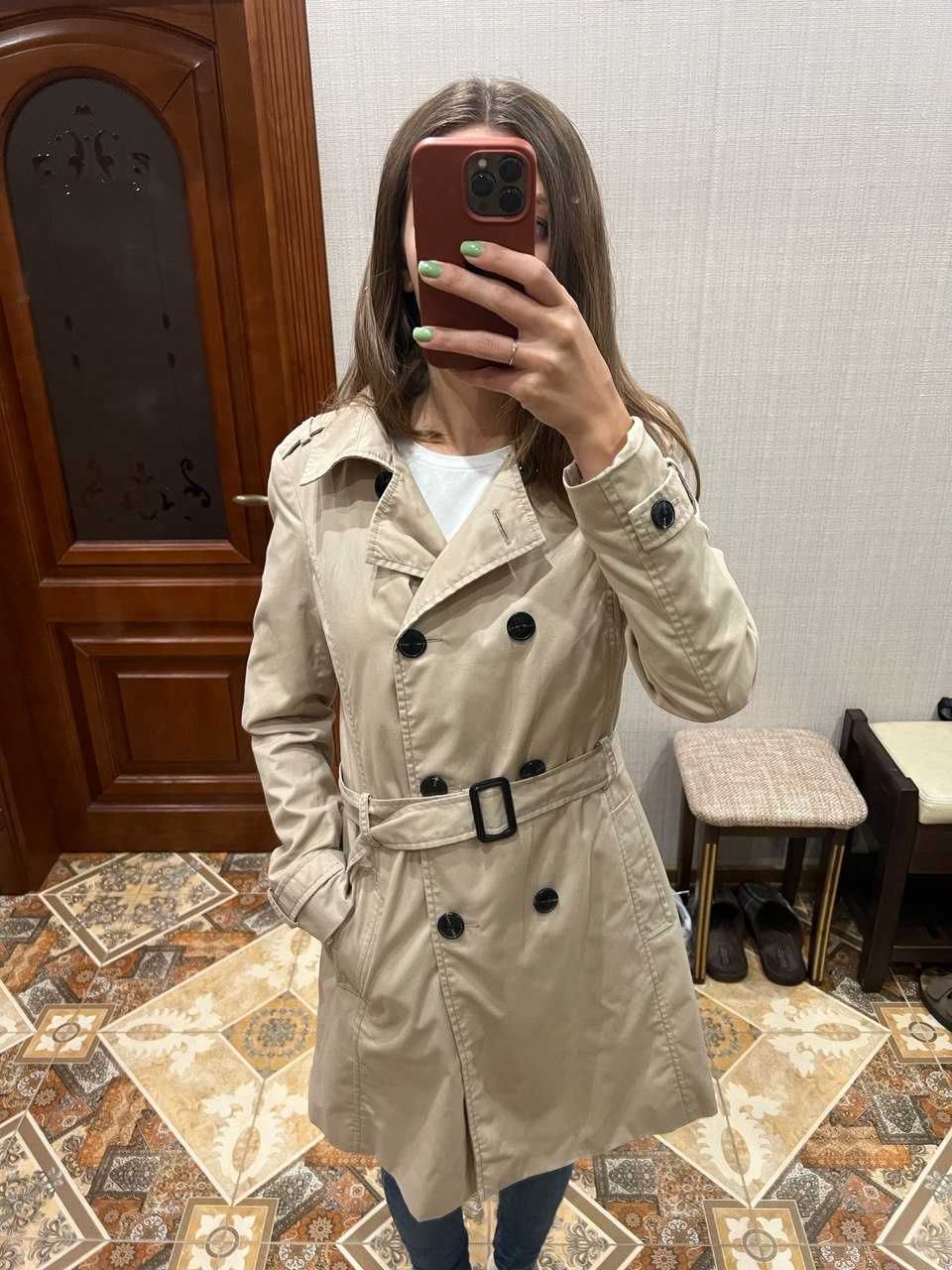 Тренч бежевого кольору