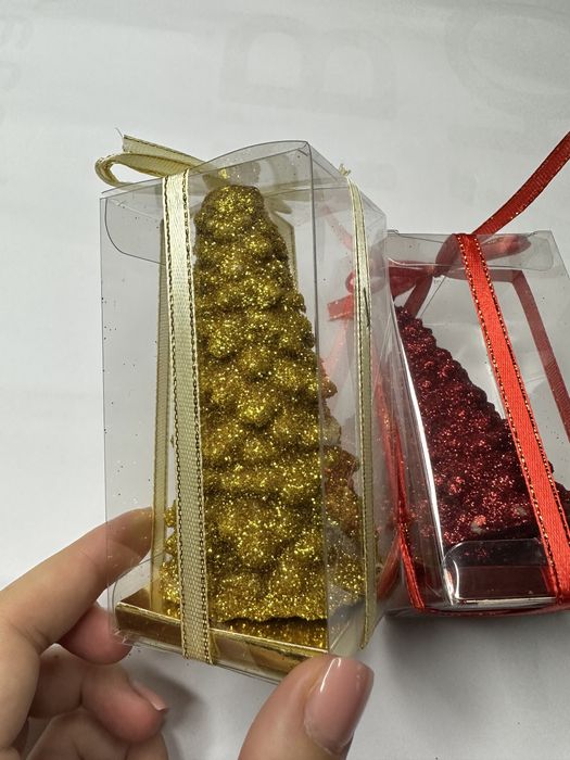 Різні новорічні іграшки