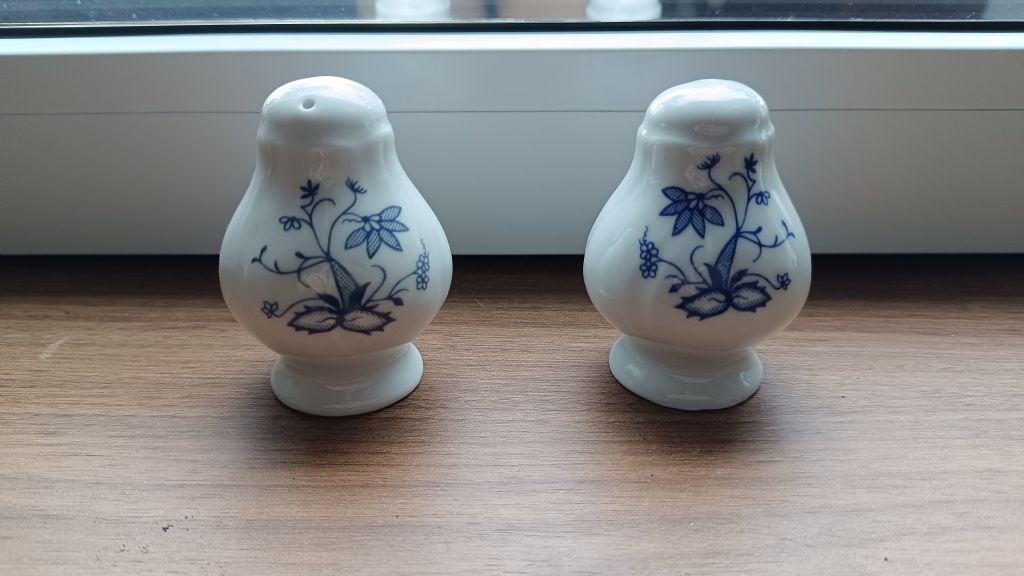 Solniczka i pieprzniczka wzór cebulowy porcelana