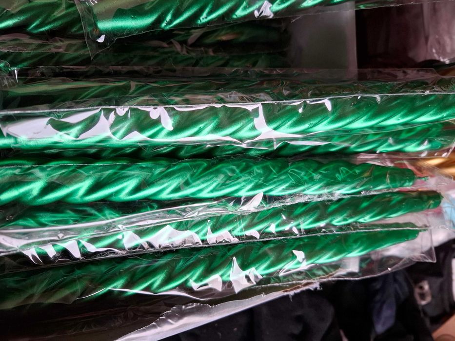 Свеча стеариновая в оболочке, зеленая,красная,золотая