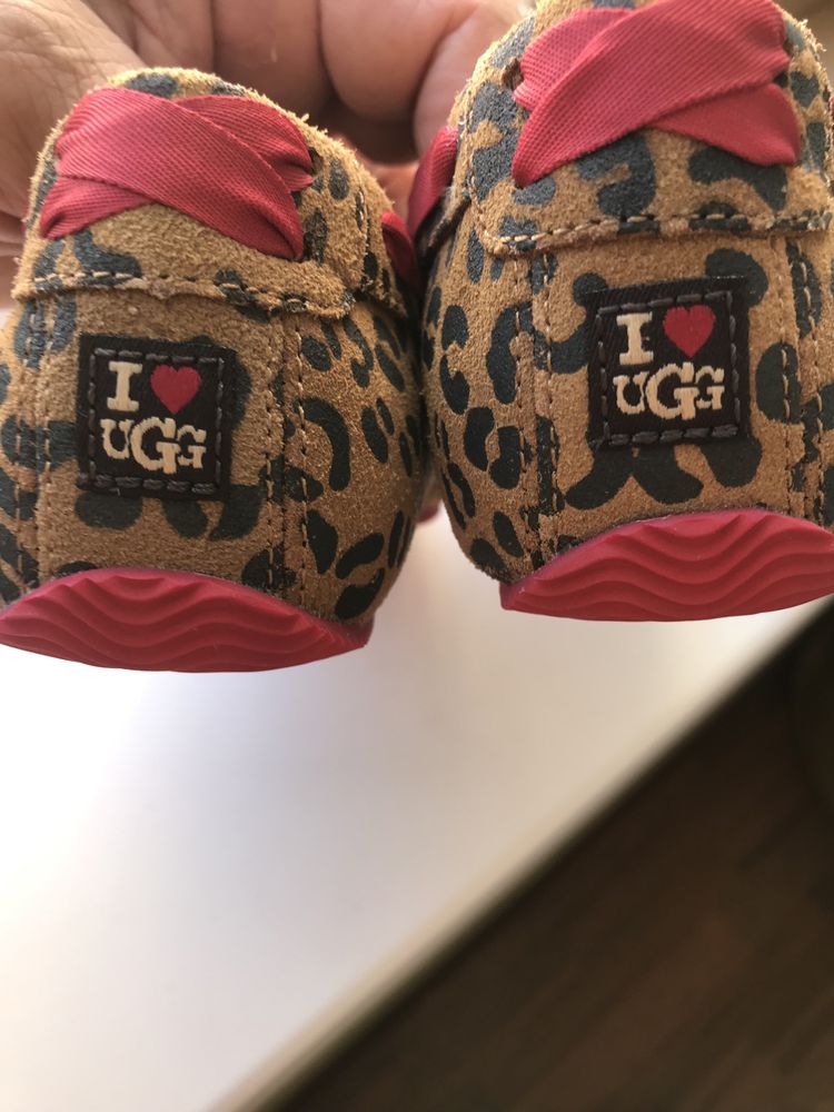 Взуття фірмове оригінал UGG весна  осінь 35 розмір