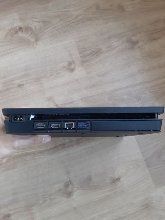 PS4 Slim 500GB CUH-2216A Jet Black — como nova + oferta jogo