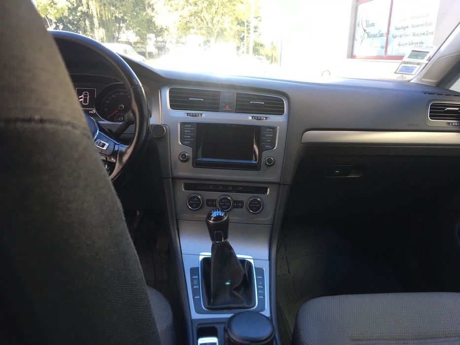 Volkswagen Golf  1.6 Confortline
