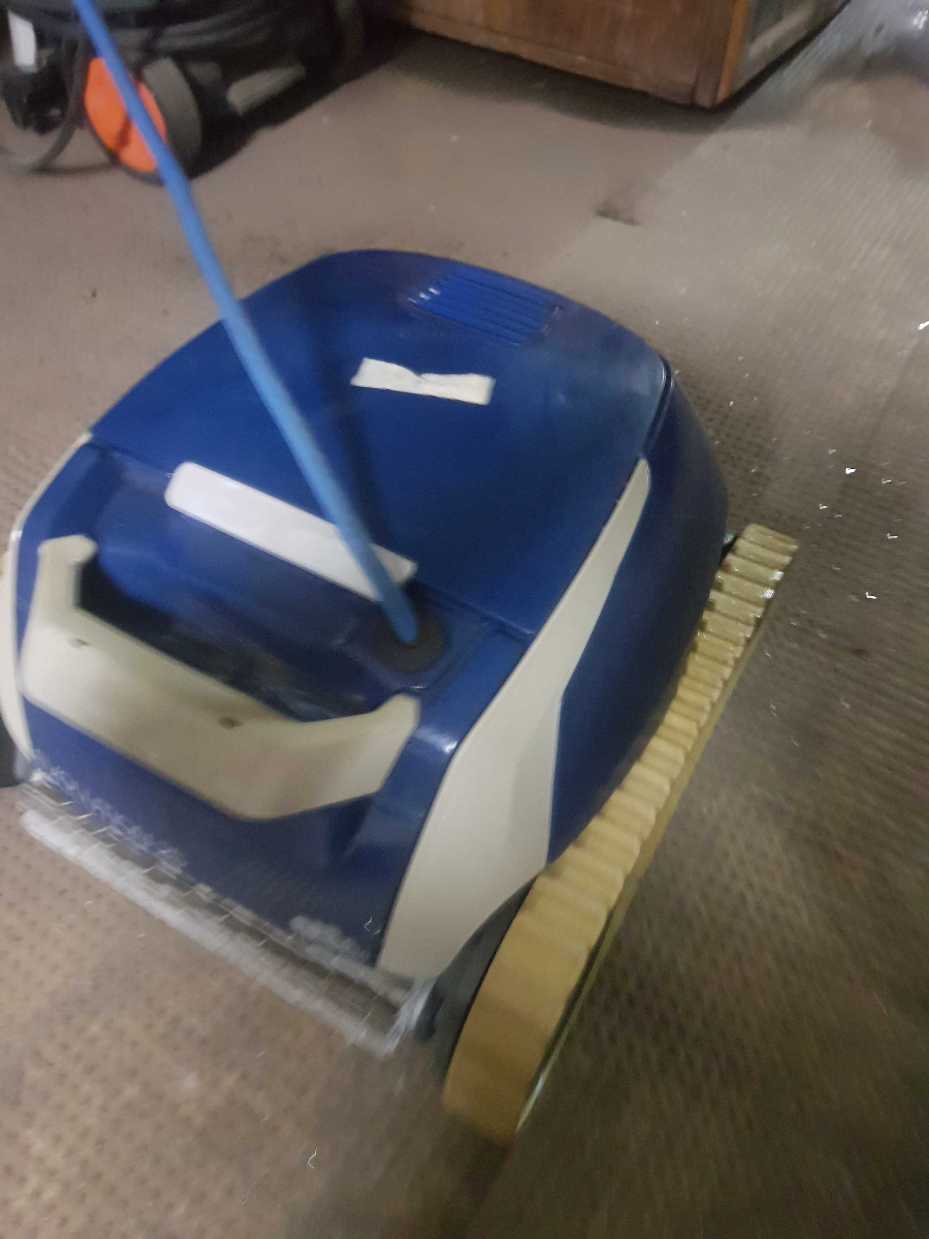 Robot basenowy Dolphin Evolution 25 Maytronics odkurzacz