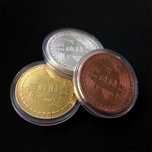Монета Биткоин сувенир, подарок, Bitcoin в футляре, золото, серебро