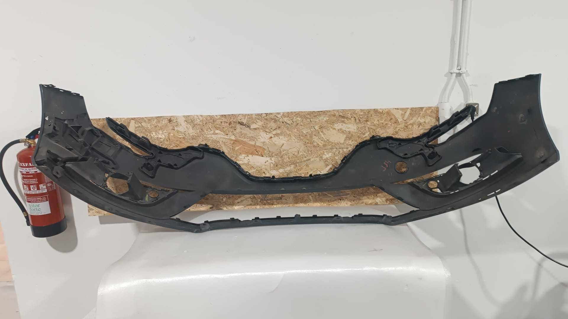 PáRA-CHOQUES FRENTE RENAULT MEGANE IV