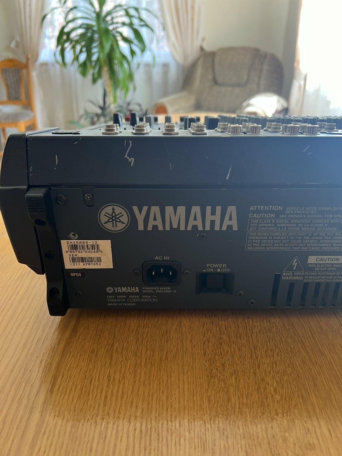 Мікшерний пульт Yamaha Emx 5012