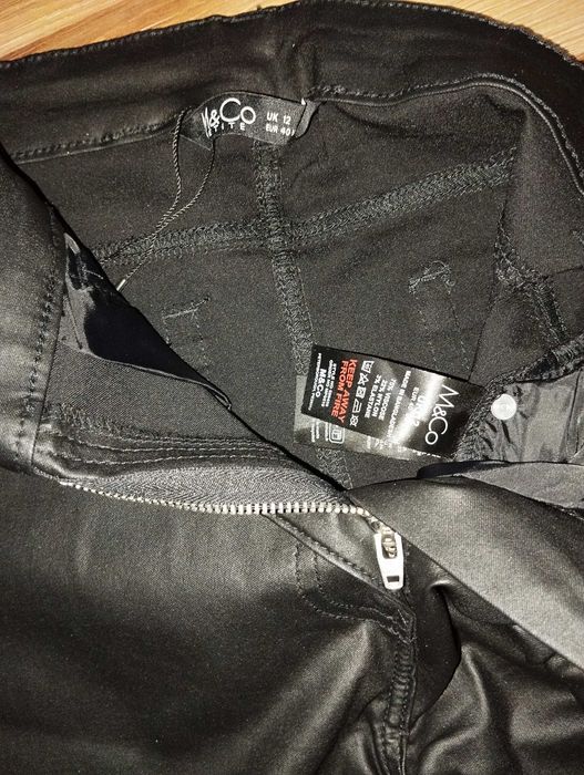 skórzane spodnie push up L wysoki stan straight woskowane jeans elasty