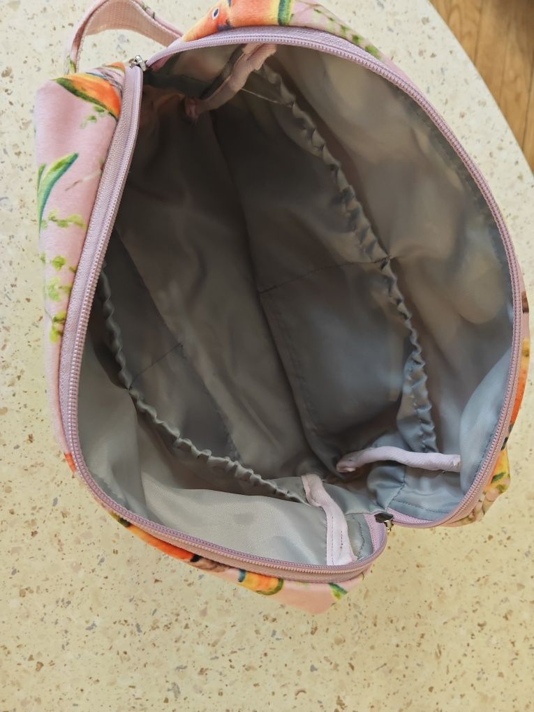 Kosmetyczka w papużeki