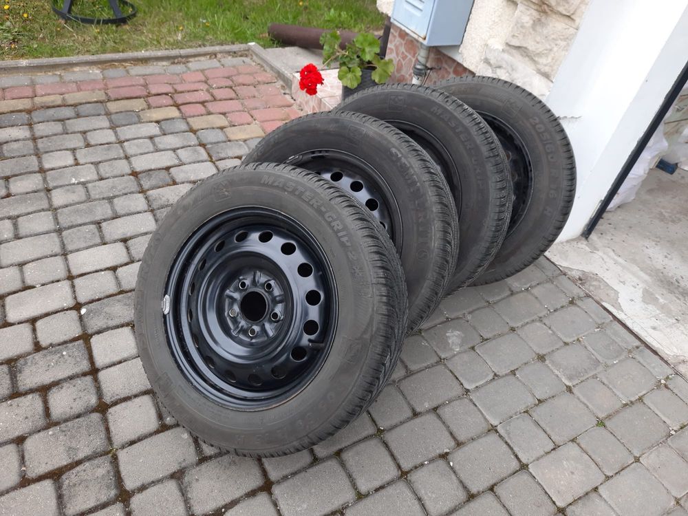 Opony zimowe 205/60/R16